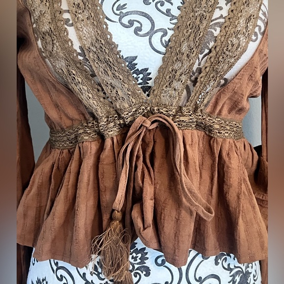 Burnt orange lace top - Picture 2 of 3